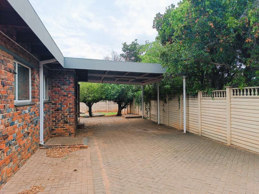 4 Bedroom Property for Sale in Pellissier Free State